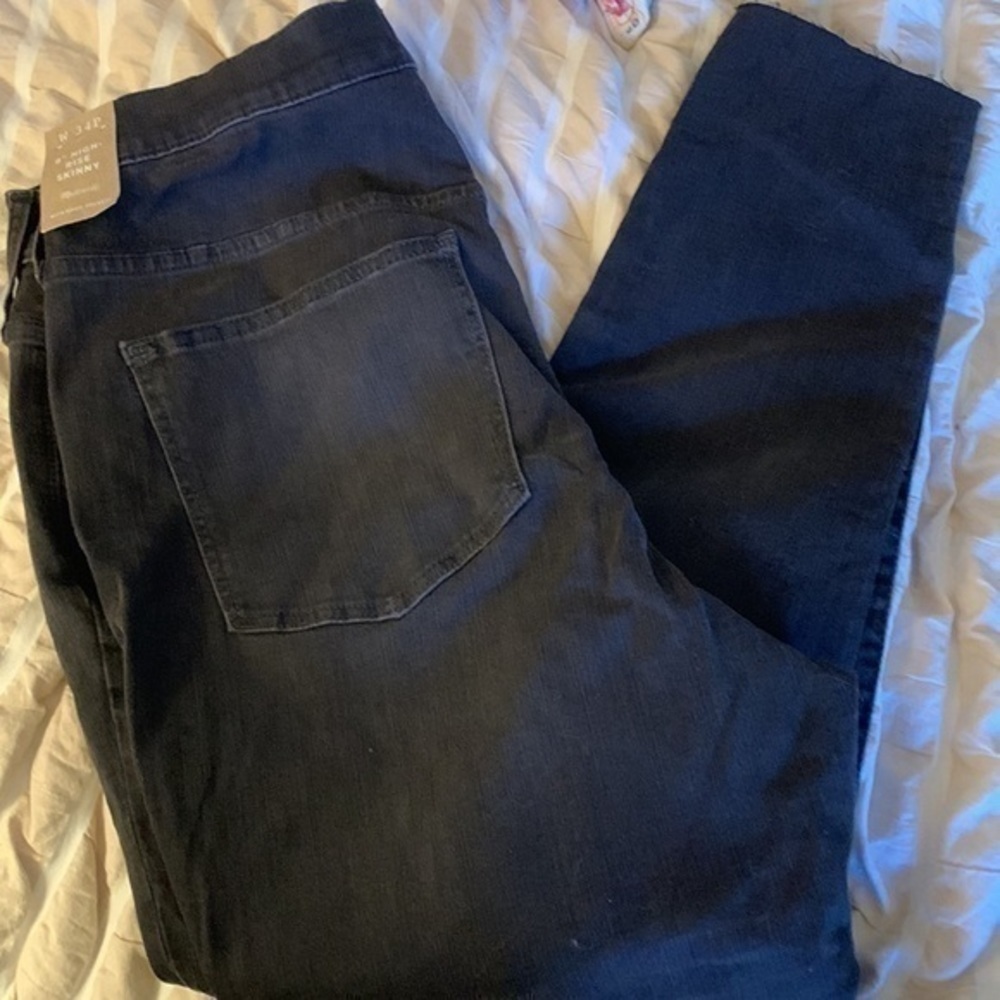 Madewell Petite 9” Mid Rise Skinny Jeans in Black Sea - Picture 7 of 7